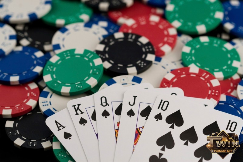 Hướng dẫn chi tiết cách đánh poker cho người mới bắt đầu