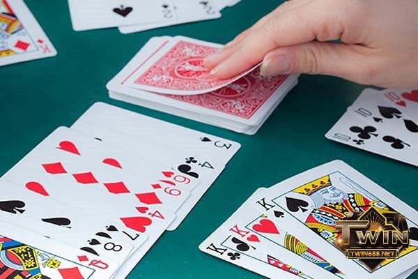 Tìm hiểu những thông tin cơ bản của game poker hấp dẫn 